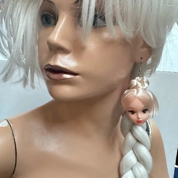 Barbie Doll head earrings new - Picture 5 of 5